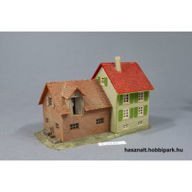 Ház gazdasági épülettel