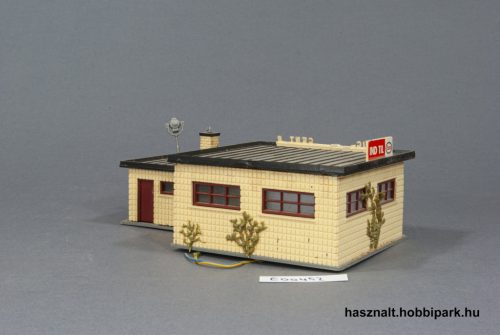 Benzinkút műhellyel