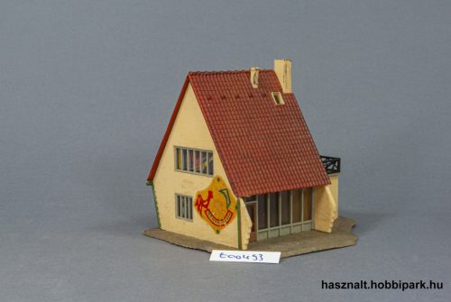Ház garázzsal