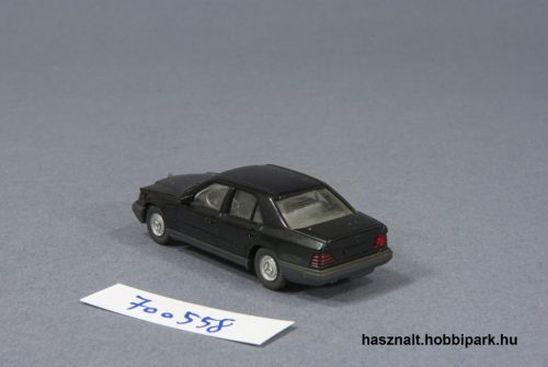 Wiking Mercedes 260E autó
