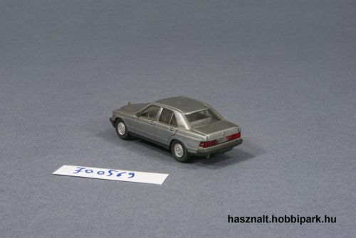 Wiking Mercedes 190E autó
