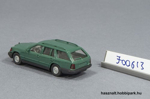 Wiking Mercedes 230 TE autó