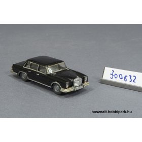 Wiking Mercedes 600 autó