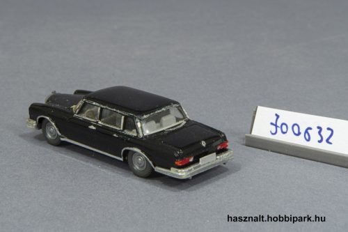 Wiking Mercedes 600 autó
