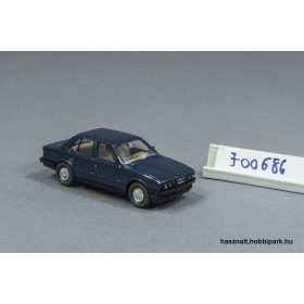 Wiking BMW 320i autó