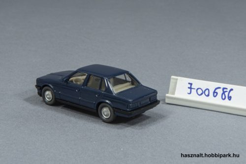 Wiking BMW 320i autó