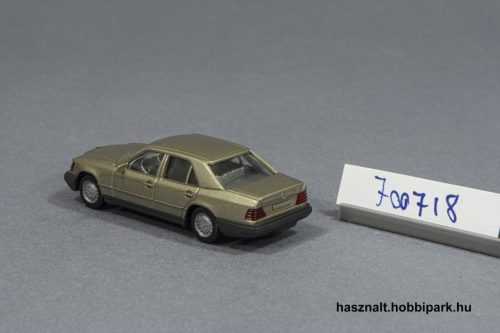 Wiking Mercedes 260E autó
