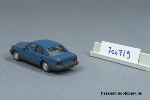 Wiking Mercedes 260 E autó