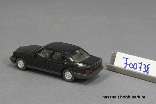 Wiking Mercedes 260E autó