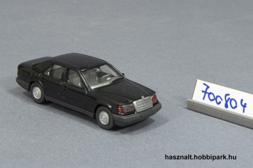 Wiking Mercedes 260E autó