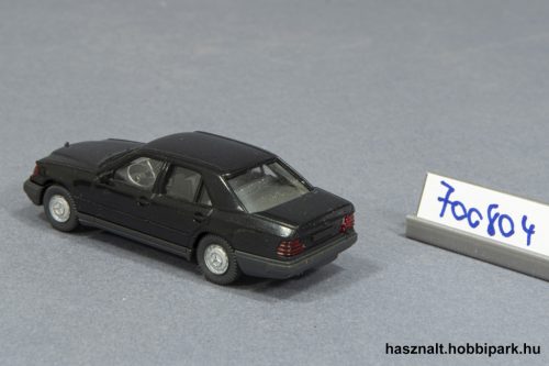 Wiking Mercedes 260E autó