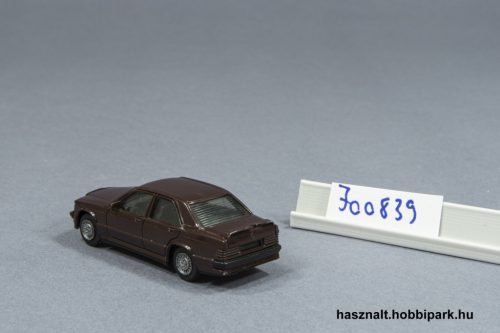Herpa Mercedes-Benz 190E 2.3-16 autó
