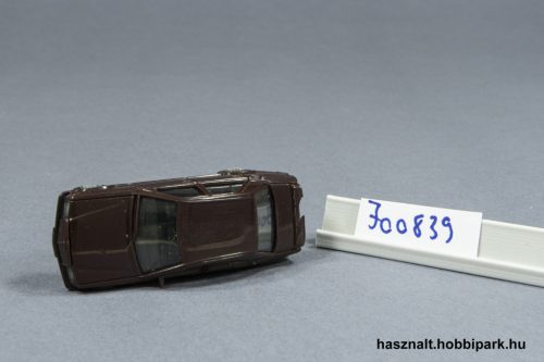 Herpa Mercedes-Benz 190E 2.3-16 autó